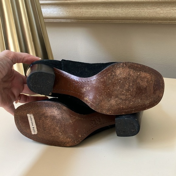 Tory Burch Robynne Suede Heeled Bootie Ladies Size 6 Designer - Picture 8 of 9